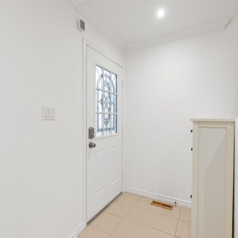 وان، کانادا | بهترین قیمت | بهترین محله در West Woodbridge | سان‌وی هاوس