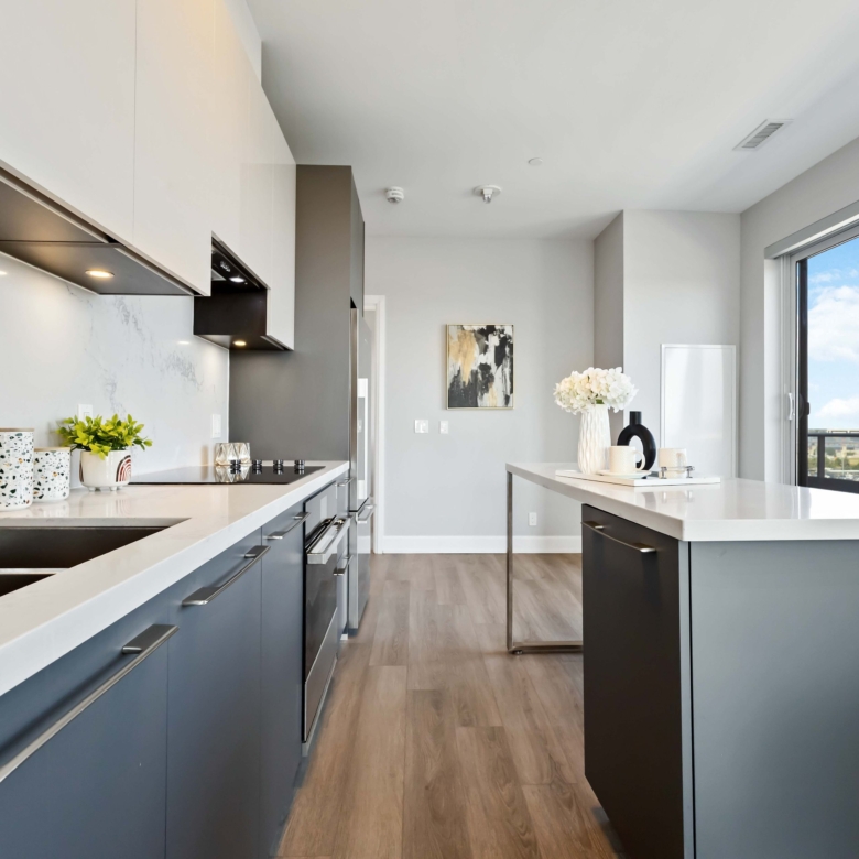 مارکهام، قلب شهر | ۲ خواب یک اتاق مجزا | Riverview Condos - سان‌وی هاوس