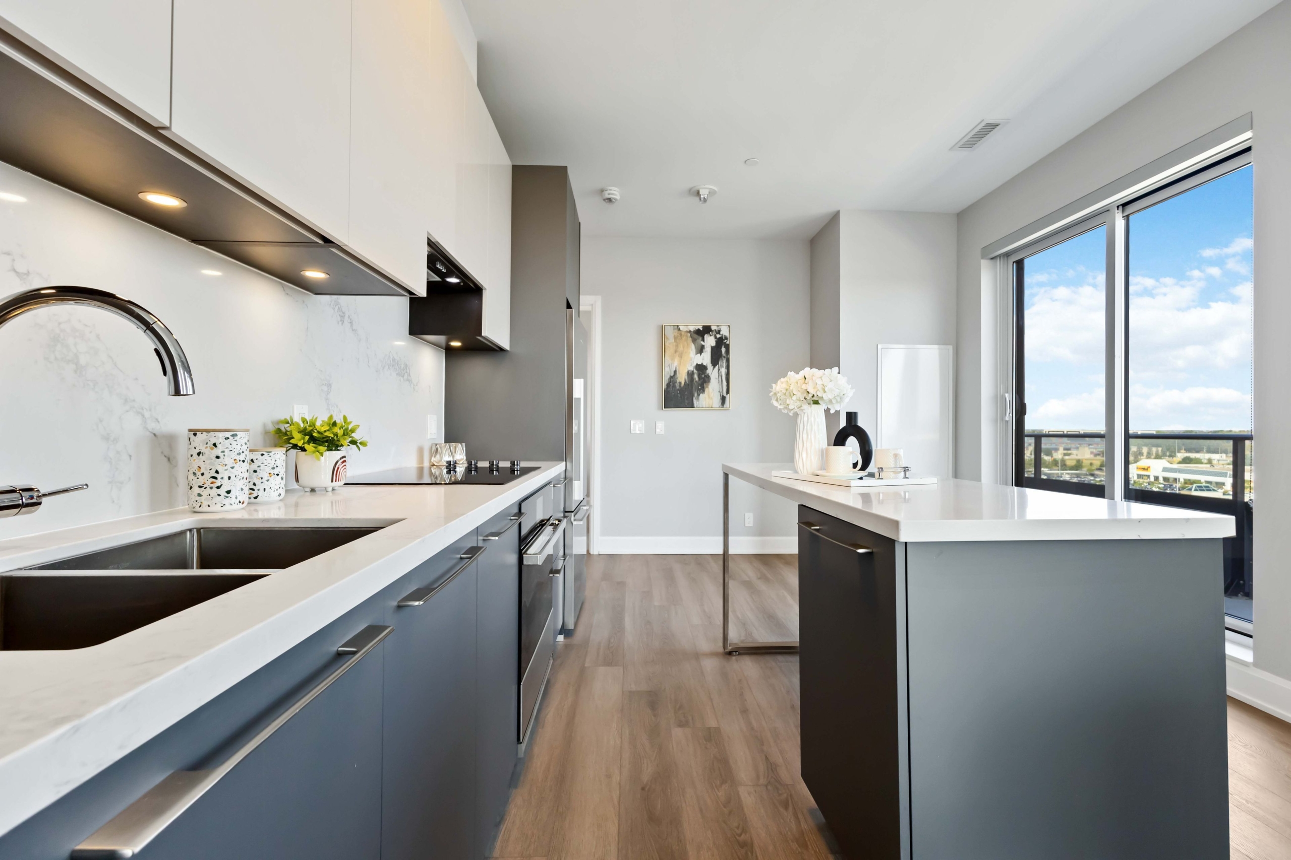 مارکهام، قلب شهر | ۲ خواب یک اتاق مجزا | Riverview Condos - سان‌وی هاوس