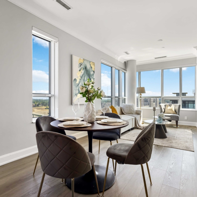 مارکهام، قلب شهر | ۲ خواب یک اتاق مجزا | Riverview Condos - سان‌وی هاوس