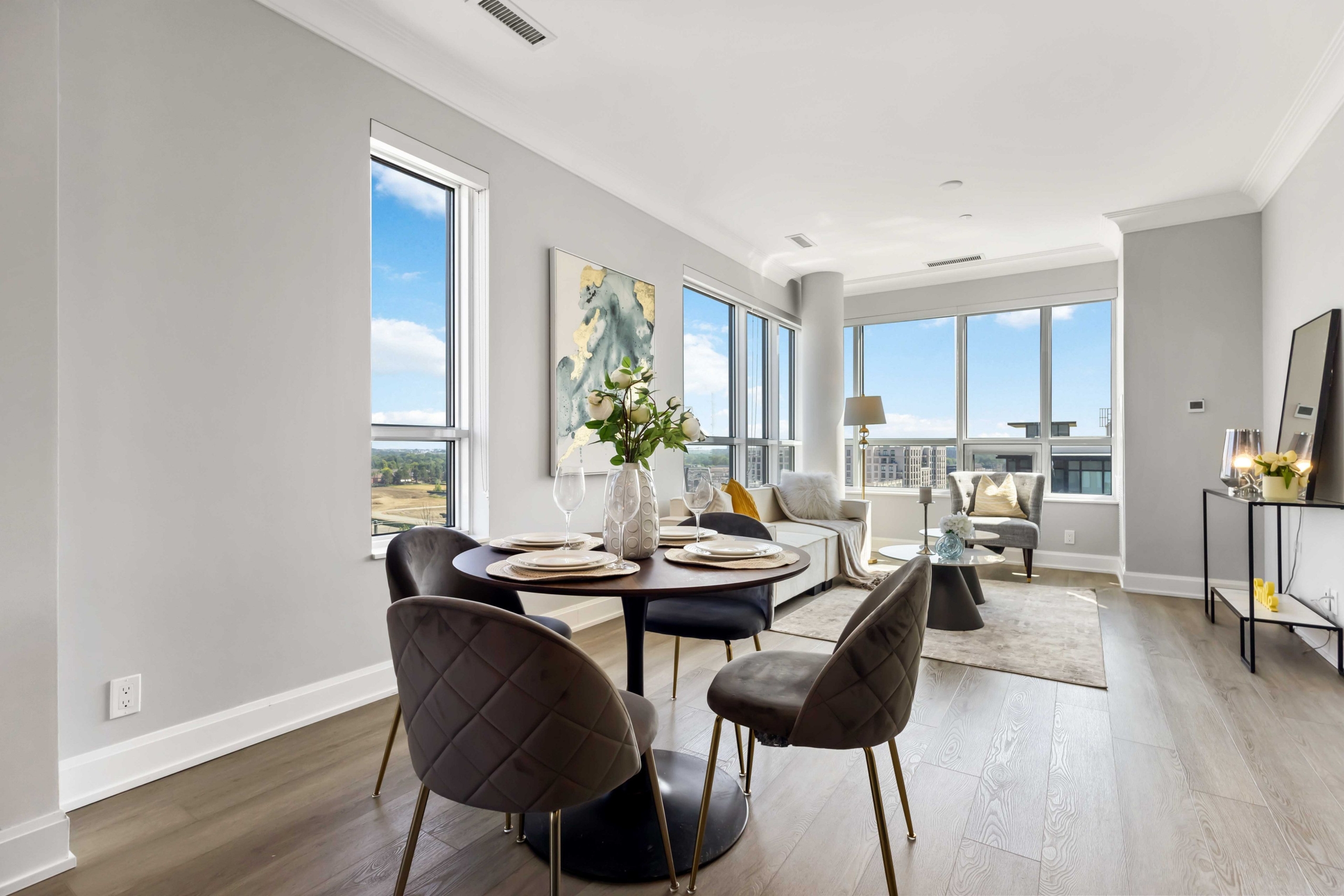 مارکهام، قلب شهر | ۲ خواب یک اتاق مجزا | Riverview Condos - سان‌وی هاوس