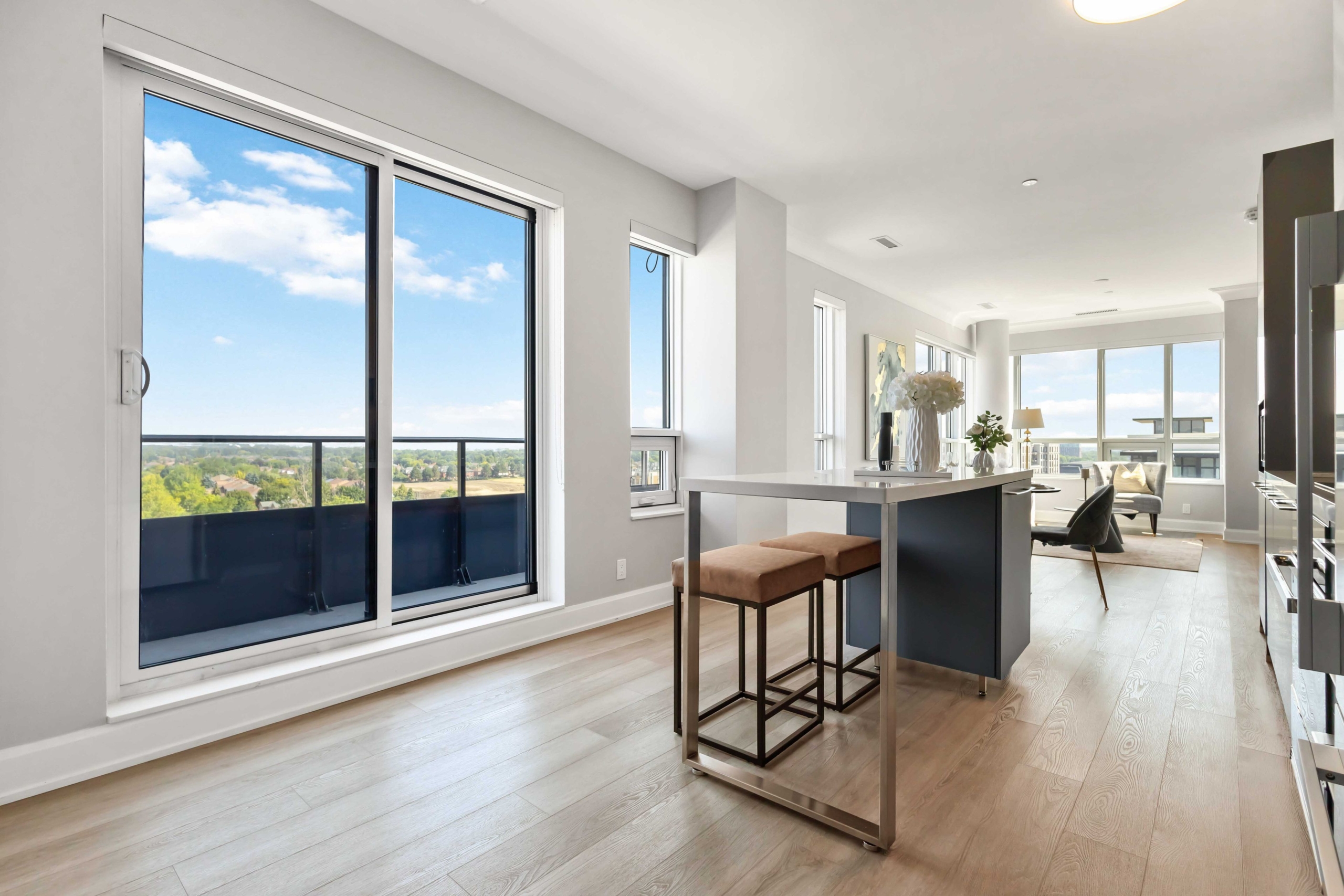 مارکهام، قلب شهر | ۲ خواب یک اتاق مجزا | Riverview Condos - سان‌وی هاوس