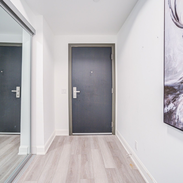 مارکهام، Uptown | یک اتاق مجزا و 2 خواب | Riverview Condos - سان‌وی هاوس