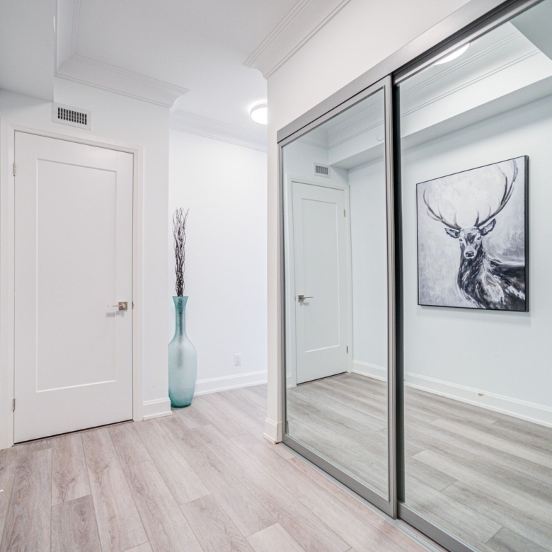 مارکهام، Uptown | یک اتاق مجزا و 2 خواب | Riverview Condos - سان‌وی هاوس