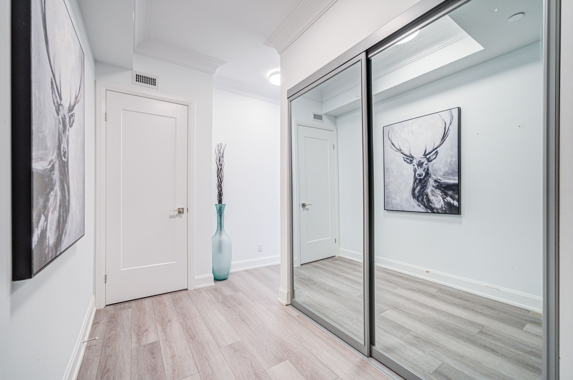 مارکهام، Uptown | یک اتاق مجزا و 2 خواب | Riverview Condos - سان‌وی هاوس